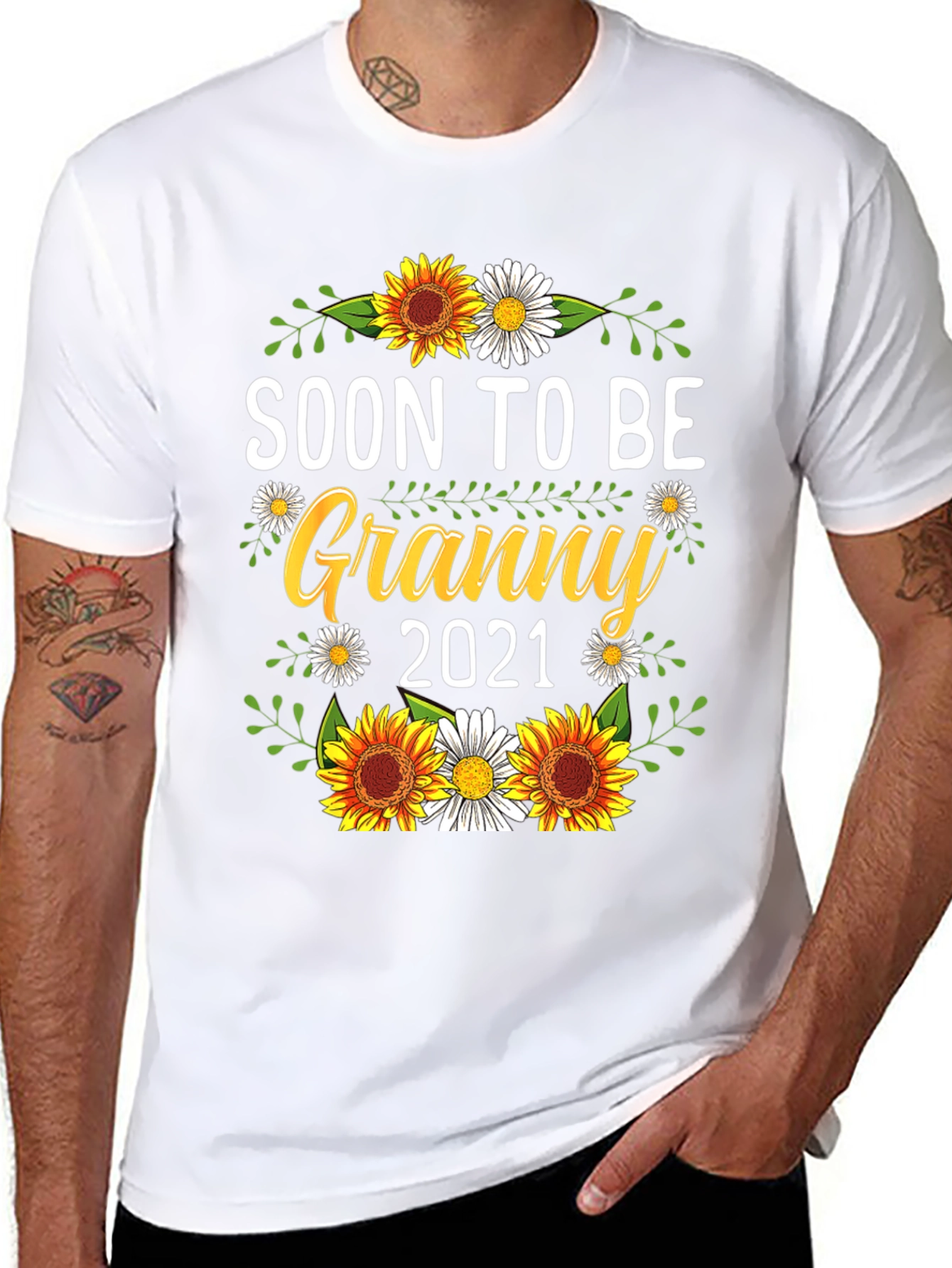 Soon to Be Granny 2021 T-Shirt Sunflower Design